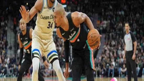 2025体育感动瞬间：泪光中携手，荣耀同庆